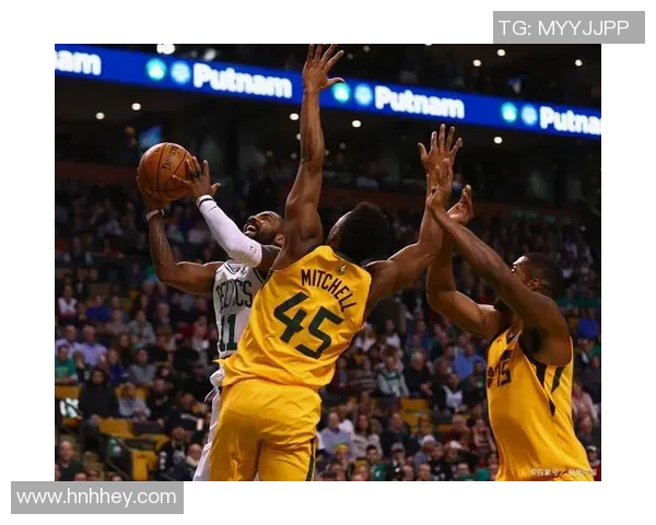 2012季前赛湖人与快船的激烈对决回顾与精彩瞬间分析 2012季前赛湖人与快船的激烈对决回顾与精彩瞬间分析